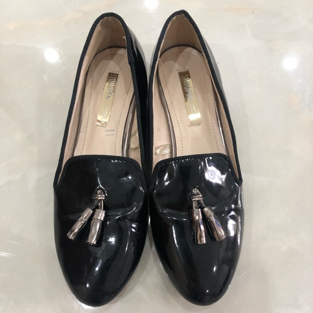 Thanh lý giày hiệu shoopen size 38 . Giày mang cực êm chân nha. Giày còn rất mới như trong hình nha các bạn.............