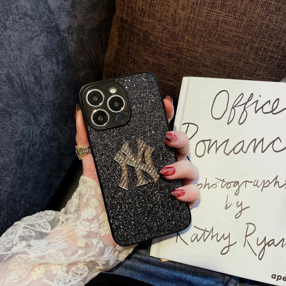 Ốp nhũ đen bảo vệ cam gắn chữ N.Y đá nổi iphone 7plus/8plus/X/Xs/Xsmax/11/11promax/12/12pro/12promax/13/13pro/13promax