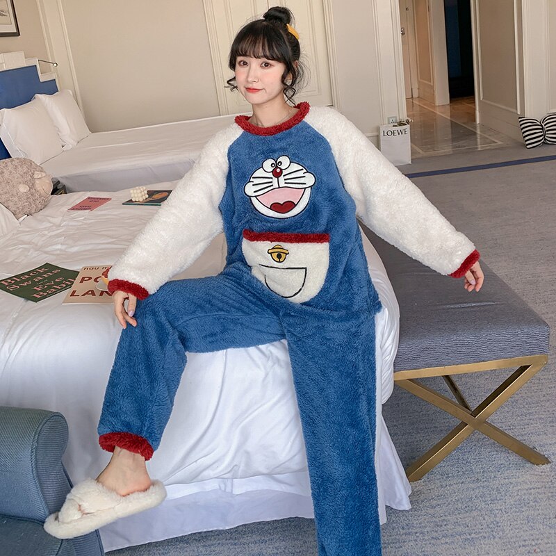 Bộ đồ ngủ lông cừu dáng dài in hình mèo máy Doraemon kiểu Nhật Bản dễ thương cho nữ