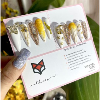 Móng design sẳn tone trắng vàng( tặng dũa và keo)