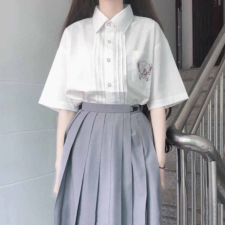 Áo sơ mi nữ tay ngắn màu trắng thêu hình phong cách mới