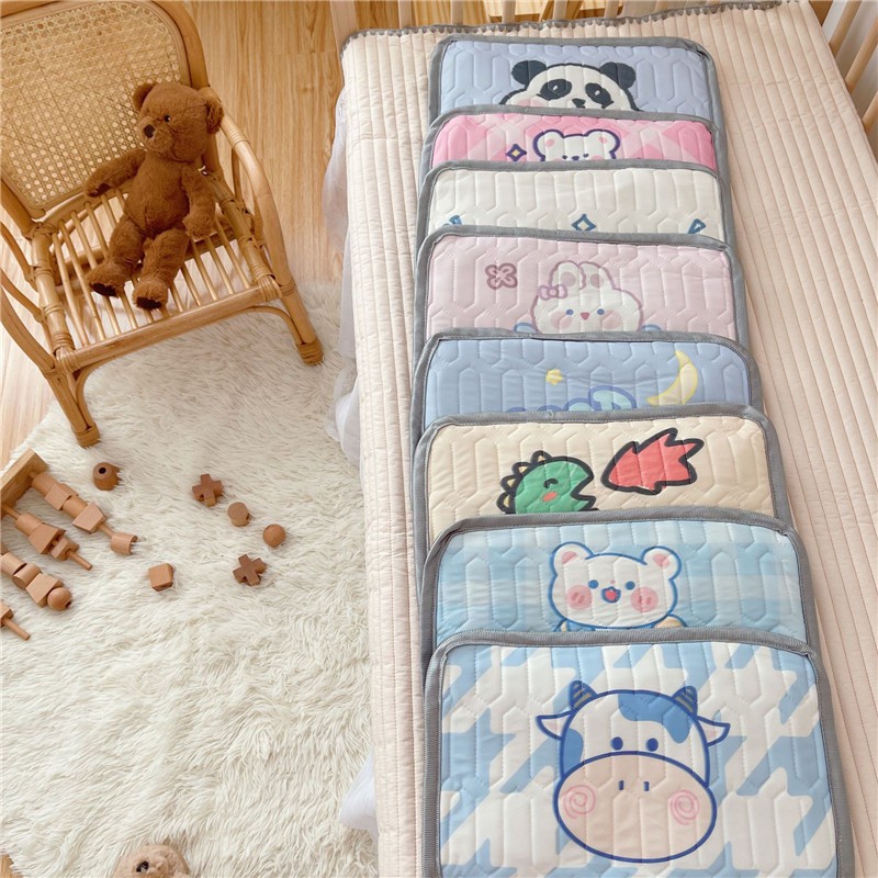 Chiếu điều hòa cho bé , chiếu cao su non in hình 5D cho trẻ Baby And Me