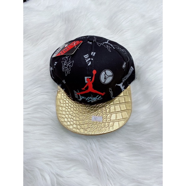 Mũ bé trai Batman . Mũi phớt đầu bằng