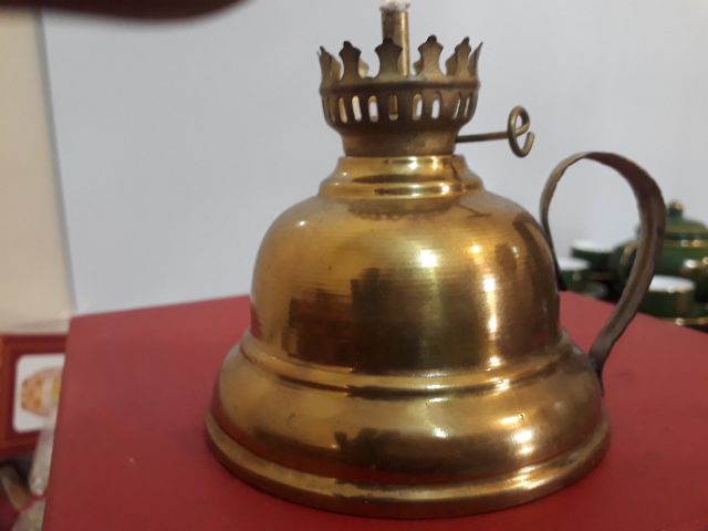Đèn dầu bằng đồng