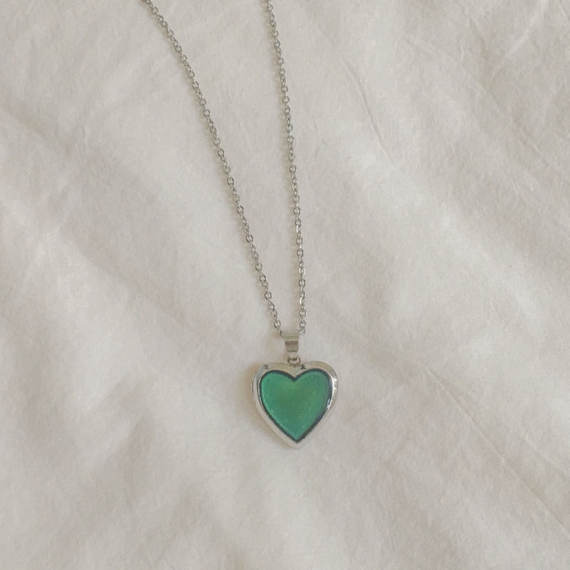 Vòng cổ Mặt Trái Tim Thay Đổi Màu Sắc