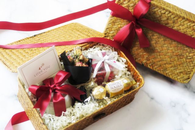 Hộp Quà Cói độc đáo tặng Mẹ, Bạn gái hoặc đồng nghiệp kèm thiệp từ The Gift Buffets | BigBuy360 - bigbuy360.vn