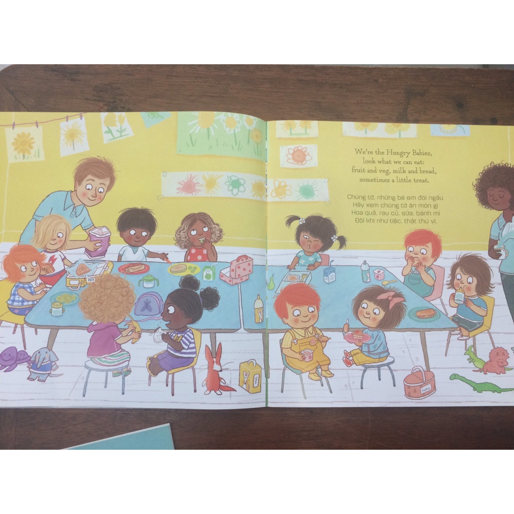Sách - Song ngữ cho bé - Những em bé đói ngấu