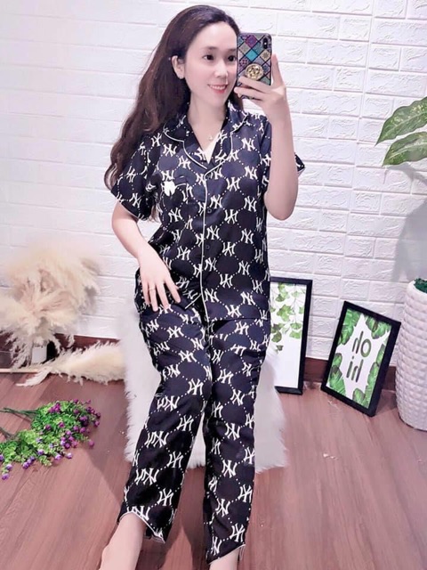 Đồ Bộ Lụa Hình Tay Ngắn Quần Dài