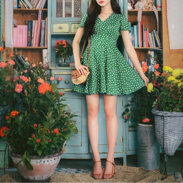 Đầm hoa nhí Blapink đầm lụa xoè cổ tim màu xanh nữ tính dịu dàng