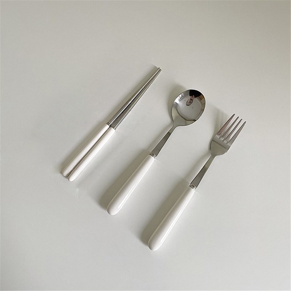 Bộ đũa muỗng nĩa chất liệu inox cán sứ màu trắng tái sử dụng chất lượng