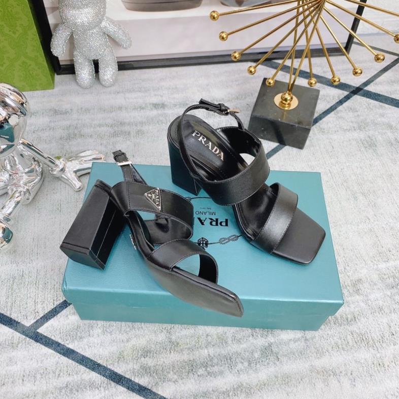 Sandal Prada Gót Trụ 2 Màu Trắng Đen Full Size 35-39