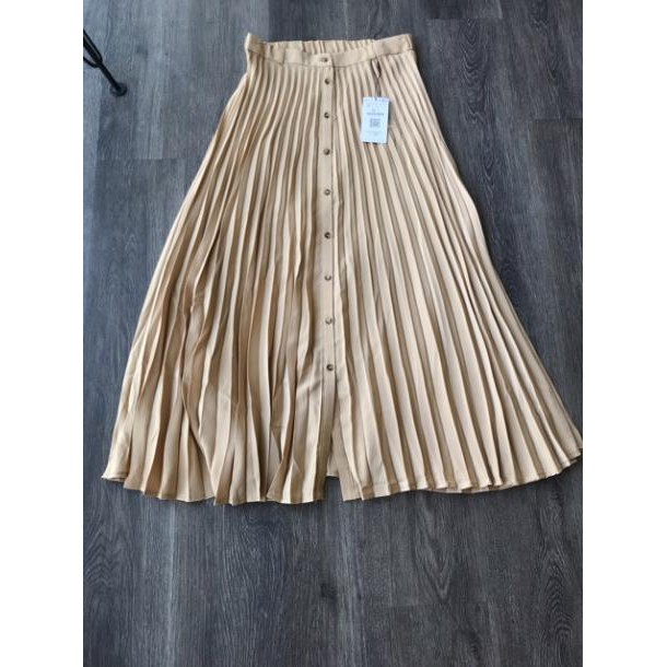 🍀 10.10 10.10 😍 🌸 🍀 9.9 Chân váy stradivarius cạp chun mẫu hot 2019(Pleated Skirt) .. Đẹp . . Đẹp . .