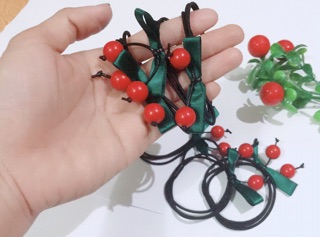 Cột tóc chery sành điệu cho mùa Noel