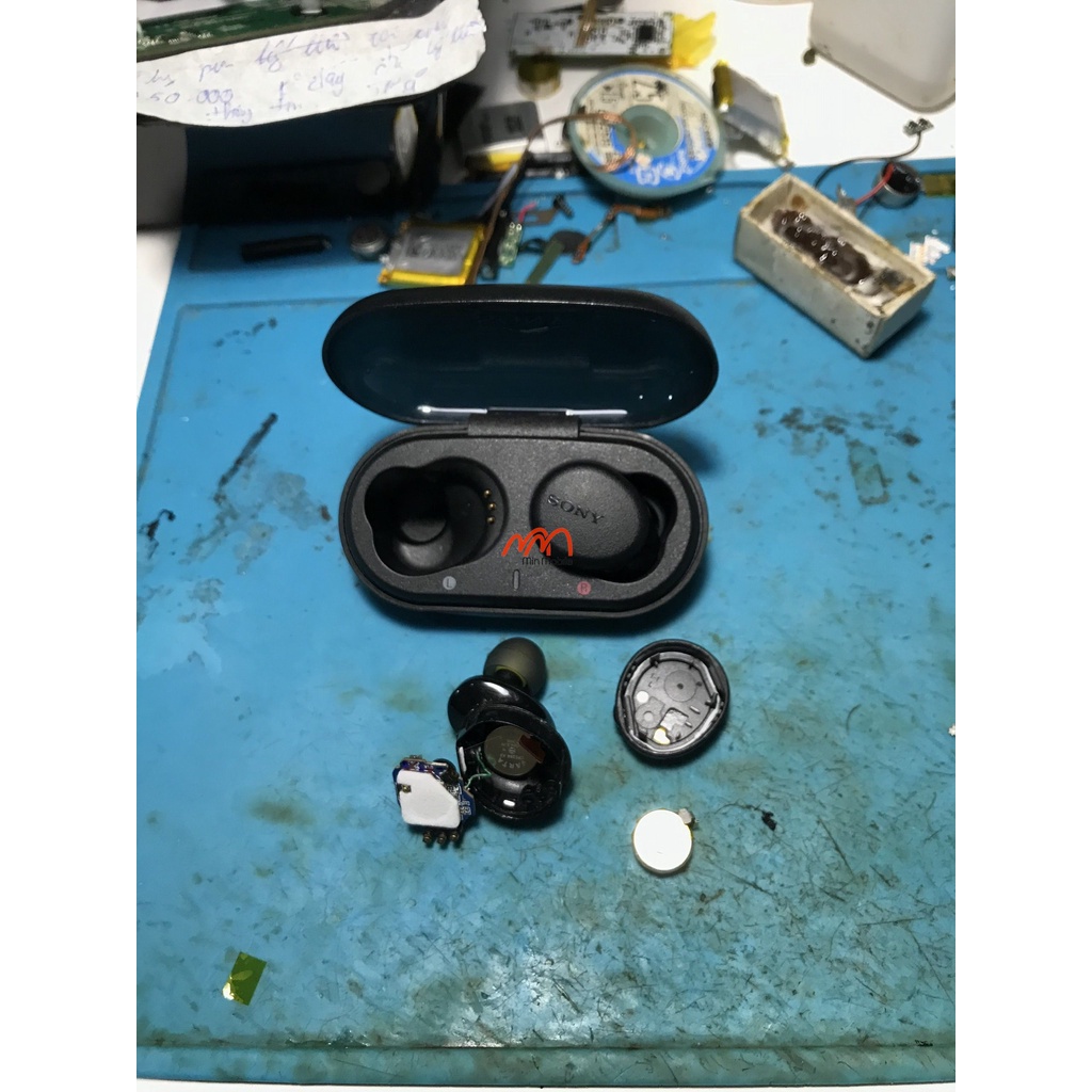 Thay pin tai nghe Sony WF-XB700