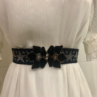 Thắt lưng bản 5cm. Mặt 2 hoa