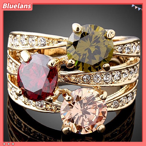 Nhẫn vàng đính kim cương màu thời trang cho nữ