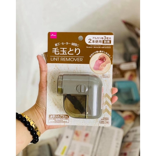 Máy Cắt Lông Vải Xù Quần Áo Gấu Bông Daiso Lint Remover - Winnies House