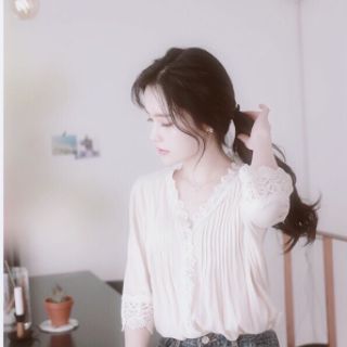Áo Cati trắng phối ren