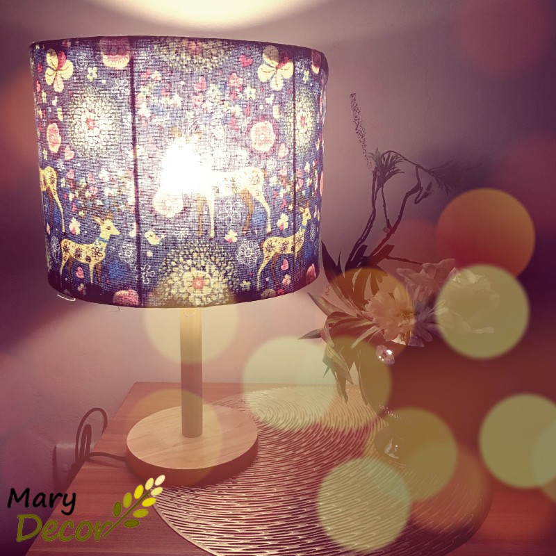 Đèn ngủ Mary Decor, đèn ngủ trong phòng chân gỗ nhỏ, chao vải canvas hiện đại - HƯƠU SAO XANH -DB-C08