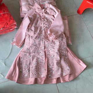 Áo dài gấm hoa nhí