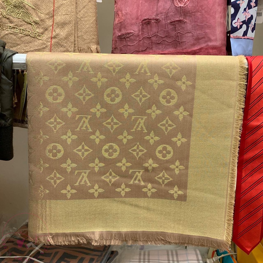 Khăn Choàng Lụa Vuông Be Nhũ Vàng Lv siêu cấp 1.4m