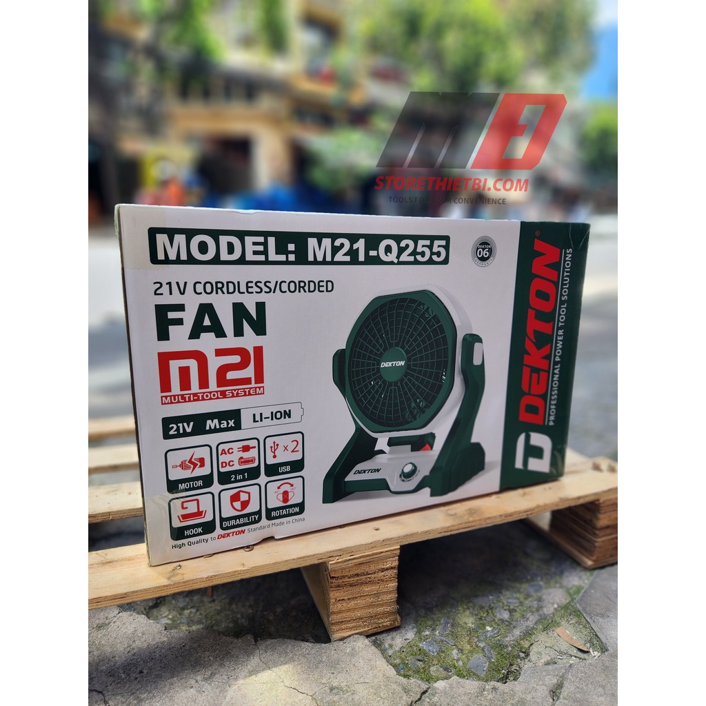 M21-Q255 Máy Quạt Dùng Pin 21v 3 Tốc Độ Dekton / Có Cổng 220V / Tích Hợp 2 Cổng USB Có Thể Sạc Điện Thoại