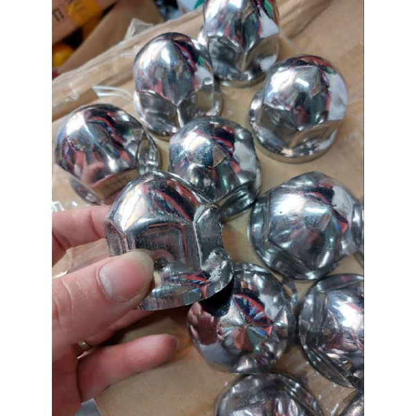 Mua Chụp inox tắc kê ốc 41. Bọc tắc kê xe tải Kia giá 1 cái giá rẻ nhất ...