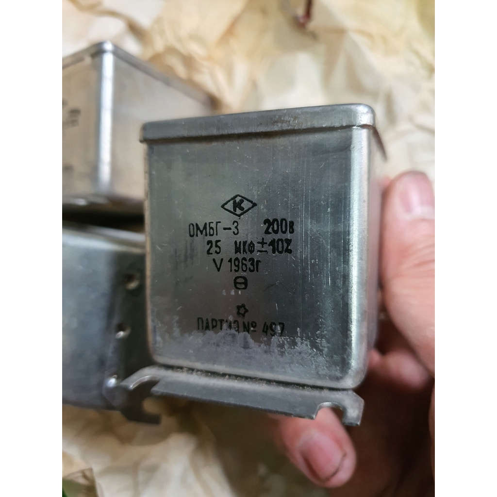Tụ dầu Nga 25mkf 200v