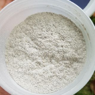 BỘT RỬA MẶT BLACK DAISY - TẶNG KÈM XẺNG