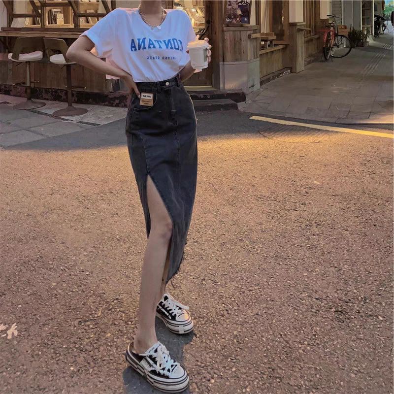 Chân váy jeans xẻ hot trend 2021