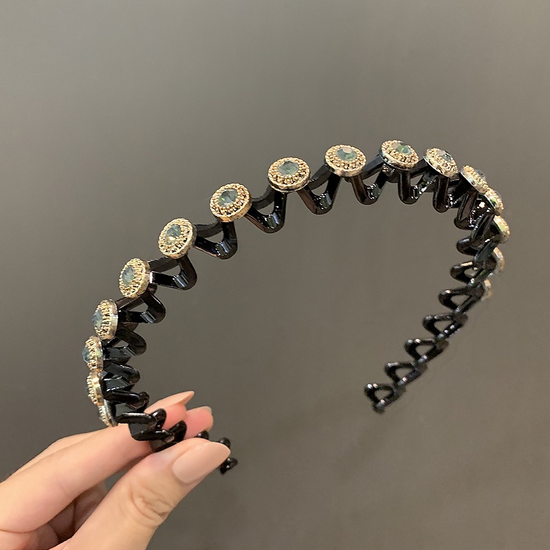 Cài tóc rửa mặt thiết kế gợn sóng đính ngọc trai