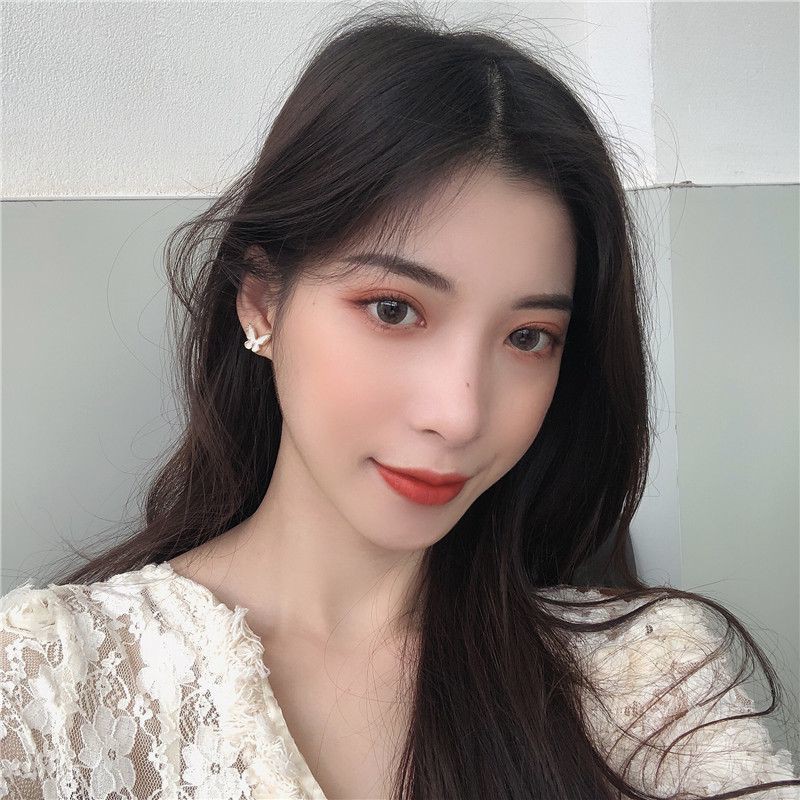 Khuyên Tai Hình Cánh Bướm Màu Trắng Dễ Phối Đồ Dễ Thương