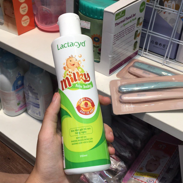 Sữa tắm gội trẻ em lactacyd milky