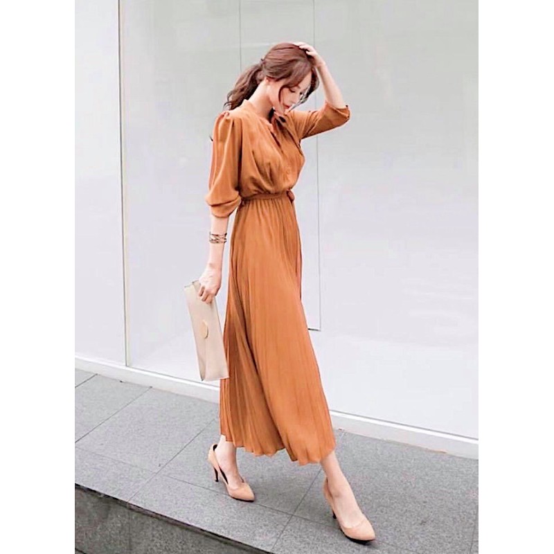 Đầm váy vàng đồng cổ trụ tùng dập li