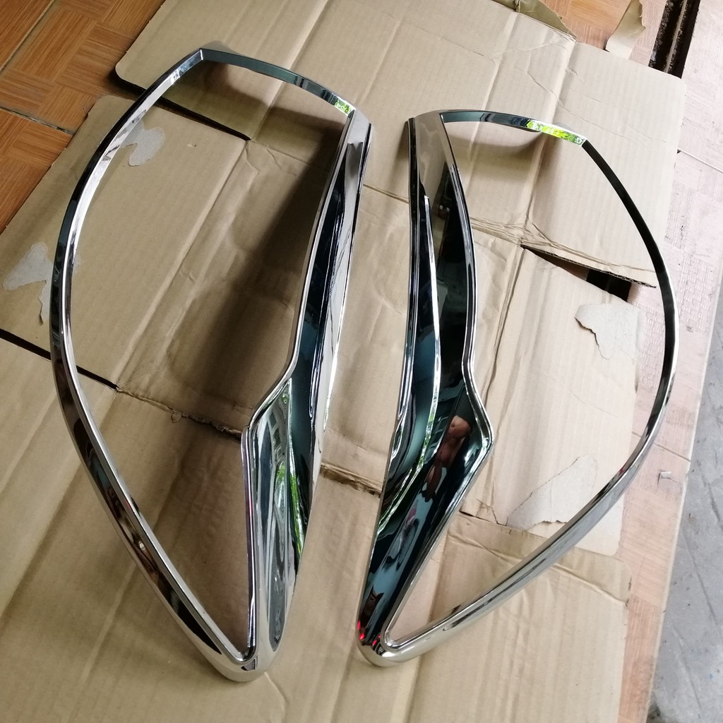 Bộ ốp viền đèn Pha mạ crom xe Toyota Fortuner 2009-2011 Bản Liên Doanh