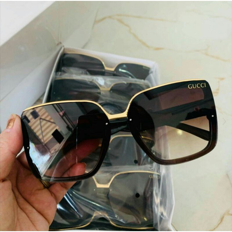 Mắt kính GUCCI viền vàng