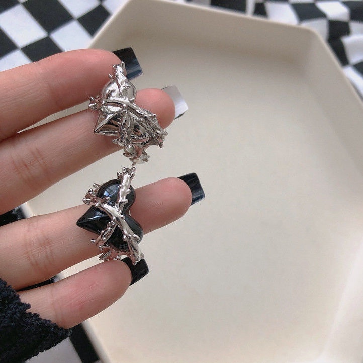 Nhẫn hở màu bạc hình trái tim có gai thời trang cho nữ