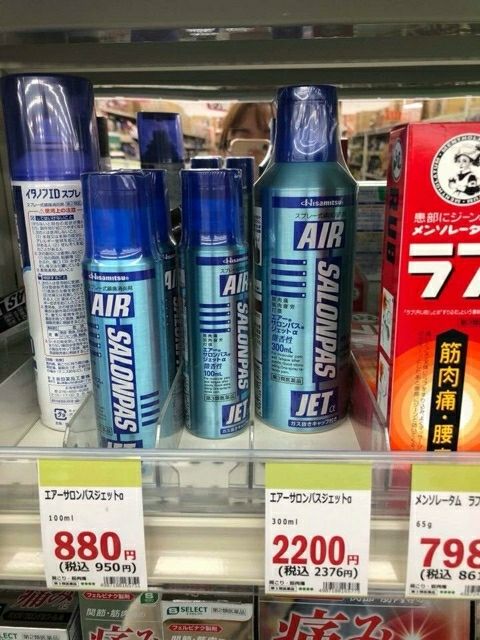 Xịt giảm đau salonpas chai 150ml - tặng 1 chai tinh dầu ngải cứu 50ml trị giá 50k | BigBuy360 - bigbuy360.vn