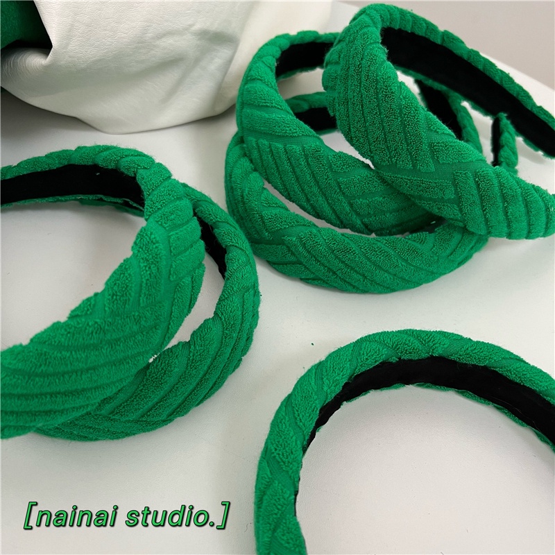Băng đô lông màu xanh lá cây kết cấu