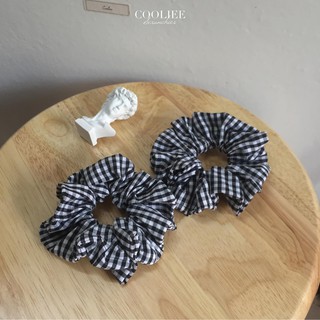 Dây cột tóc scrunchies kẻ caro đen trắng