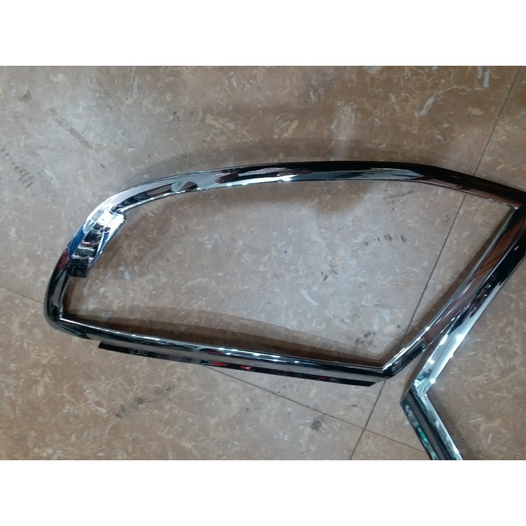 Bộ ốp viền đèn pha đen và mạ crom xe Ford Ranger form 2013-2015 form cũ