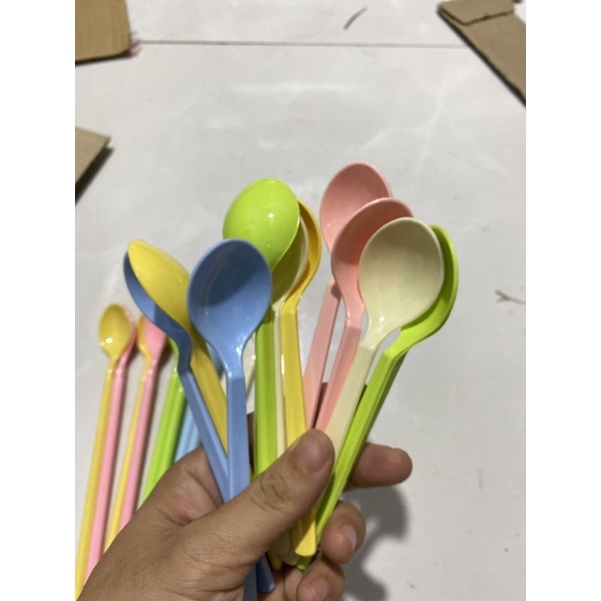 Thìa nhựa phíp cho bé (giao màu ngẫu nhiên)