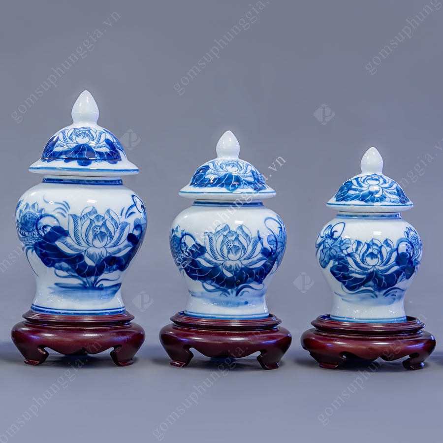 Chóe thờ men Lam trắng Trơn họa tiết  hoa sen, đồ thờ cúng Phùng Gia - Gốm sứ Bát Tràng cao cấp