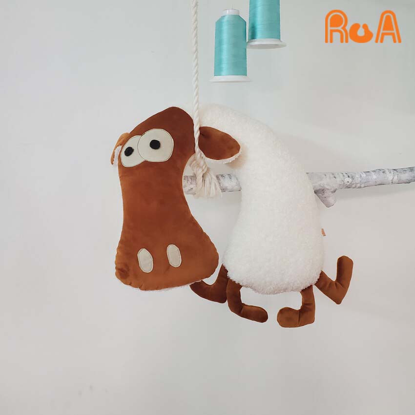 Gối kê cổ hình thú chú bò trắng lông xoắn mềm mại siêu cute WHITE-COW-M01 Ru A