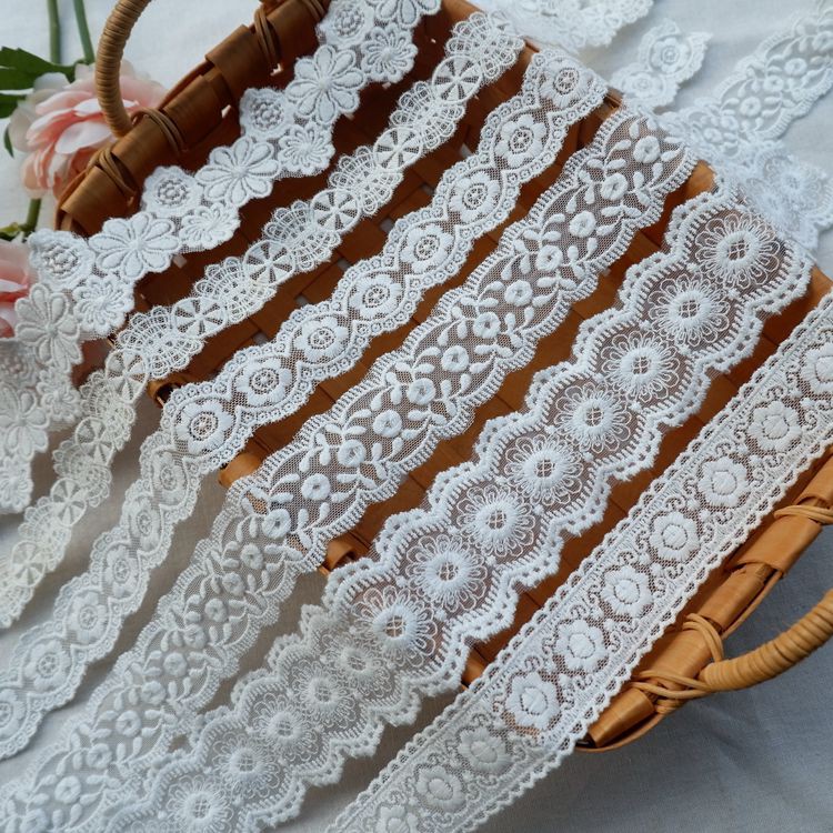 Miếng Vải Lưới Đính Hoa Kích Thước 2-5cm