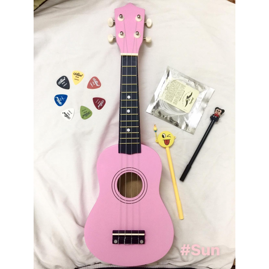 Ukulele Soprano Màu Hồng