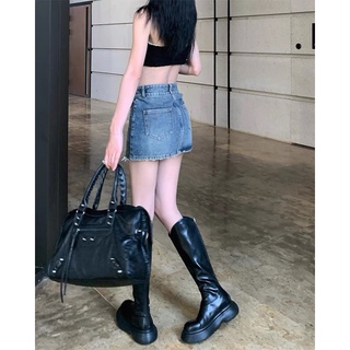 Chân váy jeans khoét hông