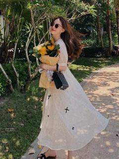 ĐẦM ĐÍNH NƠ CỔ V