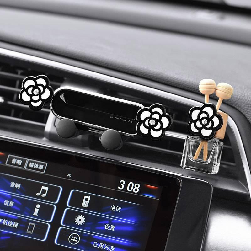 Giá Đỡ Điện Thoại Trọng Lực Gắn Hoa Chanel Thời Trang