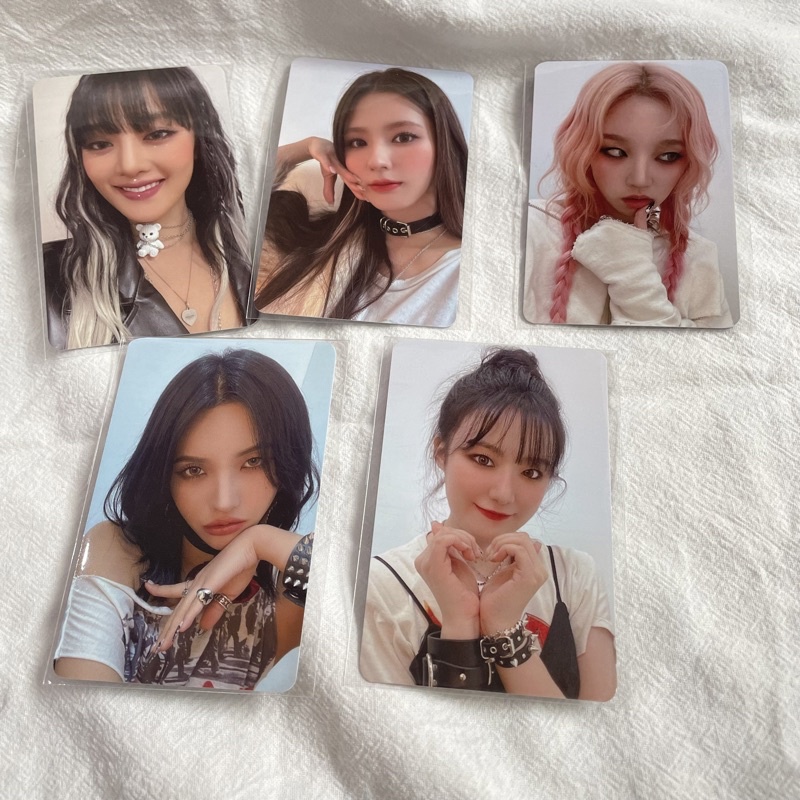 Thẻ ảnh bo góc (G)i-dle World Tour